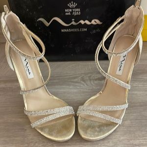 NINA, Goldina Skylina in a 9.5, 39.5 euro